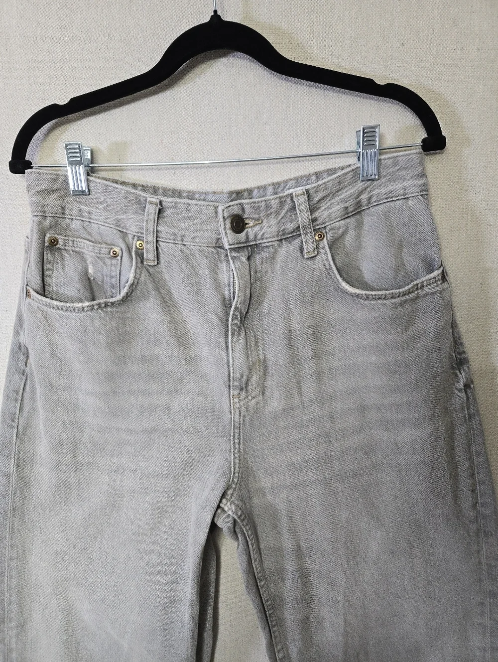 Zara Light Gray Denim Jeans with Subtle Stitching